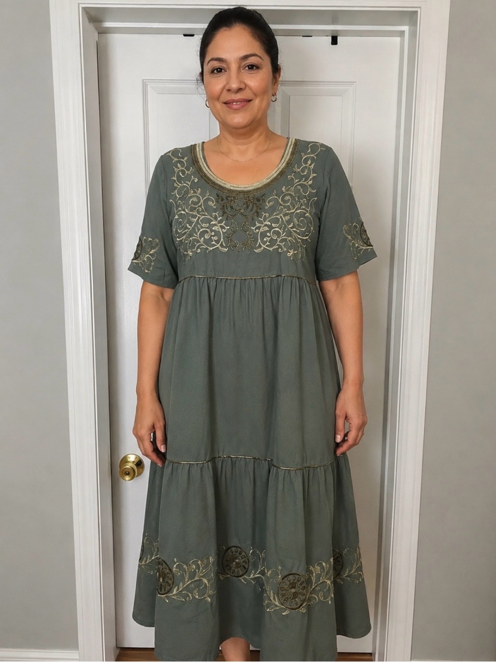 Women’s L Sage Green Embroidered Maxi Dress – Gold Floral Detail – Elegant Mode